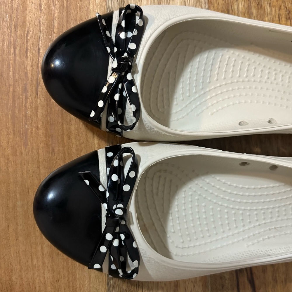 CROCS White and Black Ballet Flats with Polka Dot Bow - Picture 4 of 14